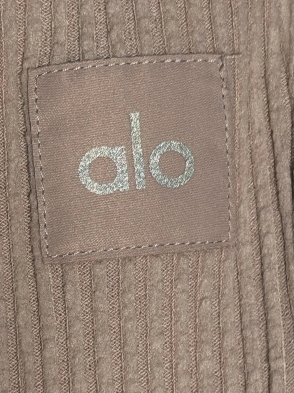ALO YOGA Muse Sweatpants in Dusty Rose - Small